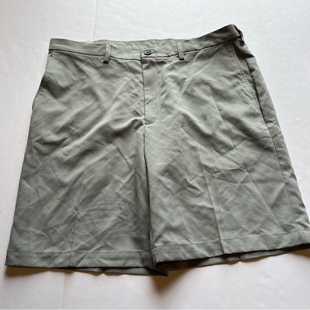 Haggar Men's Shorts Cool 18 Charcoal W38 Inseam 9 1/2" Quick Dry